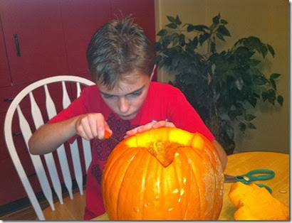 Pumpkin carving 009